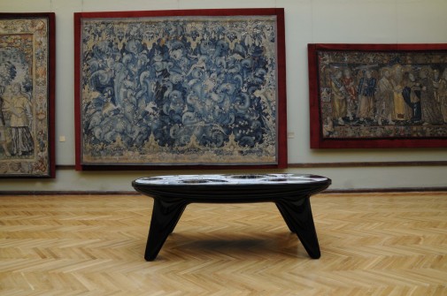 1. Stół Roberta Majkuta w Muzeum Narodowym w Poznaniu