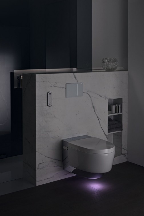2015 Bathroom 06 M AquaClean Mera chrome orientation light_Medium Size