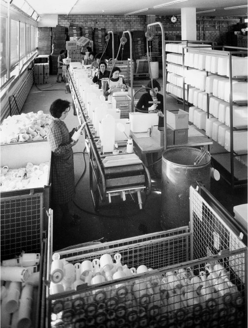 Cistern production at the Geberit plant in Jona   mid 1960s (History 150YoT)